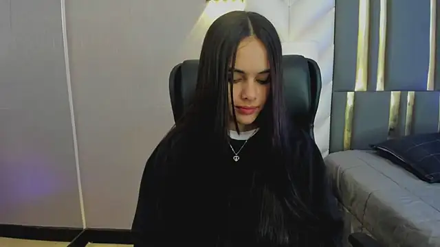 ChloeHarper  online show from April 16, 2026, 12:17 pm