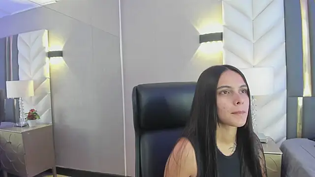 ChloeHarper  online show from April 19, 2026, 2:05 pm