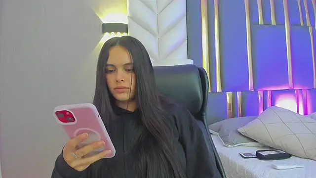 Snapshot of ChloeHarper_ chatting on July 28, 2026, 12:01 pm ChloeHarper online show from July 28, 2026, 12:01 pm