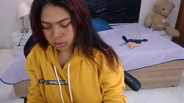 Naomi Tylers online show from March 20, 2025, 11:38 am