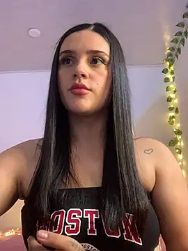 Snapshot of violet-333 chatting on February 8, 2025, 6:12 pm violet-333 online show from February 8, 2025, 6:12 pm