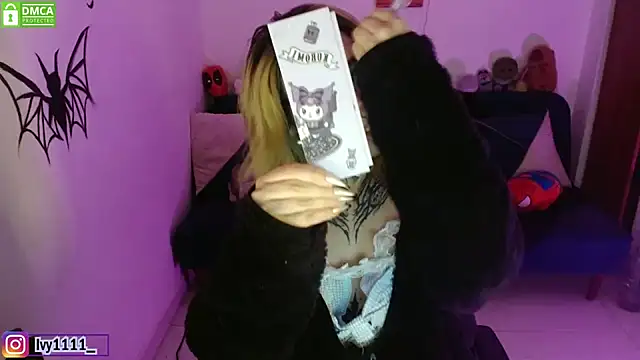 Snapshot of Ivy1111 chatting on November 11, 2025, 4:12 am Ivy1111 online show from November 11, 2025, 4:12 am