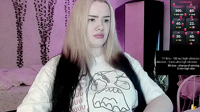 Snapshot of strawberry_elfcat chatting on June 2, 2026, 2:35 am strawberry elfcat online show from June 2, 2026, 2:35 am