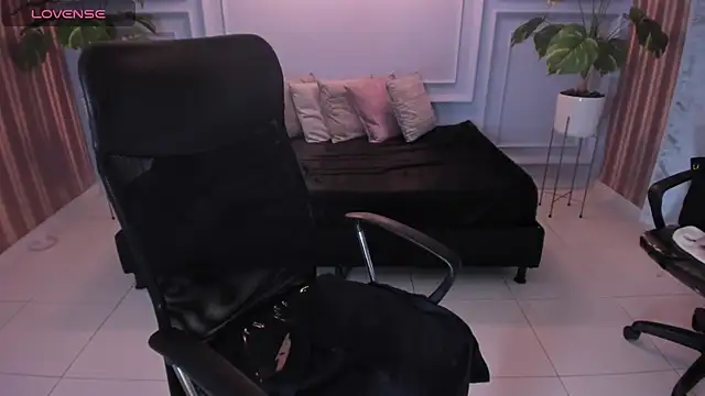 Snapshot of meliboobs_ chatting on February 20, 2026, 9:59 pm meliboobs online show from February 20, 2026, 9:59 pm