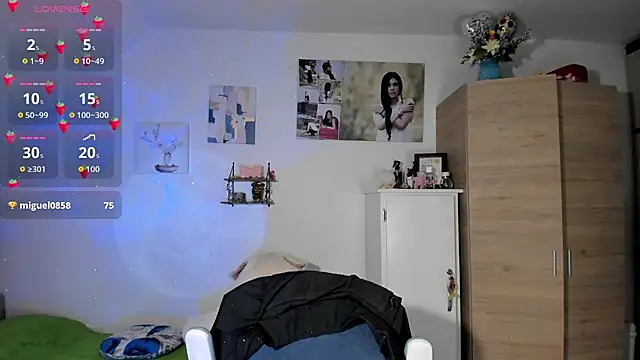 VeronikaOlsen online show from October 1, 2025, 1:28 pm