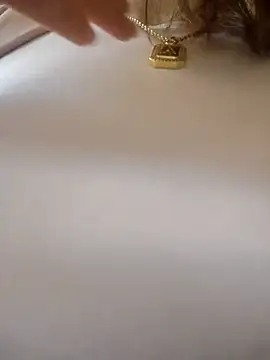 scarlett moore online show from April 18, 2026, 5:28 pm