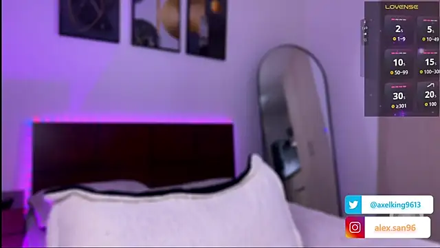 AxelKing1326 online show from November 12, 2025, 9:36 pm