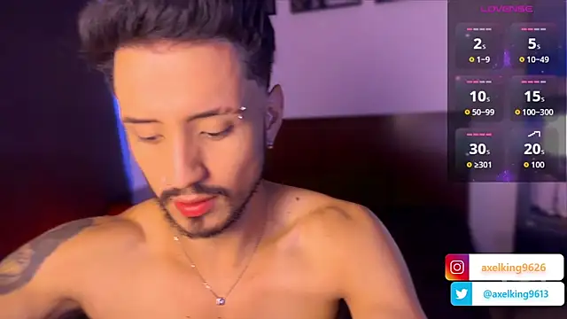 AxelKing1326 online show from April 19, 2026, 8:11 pm