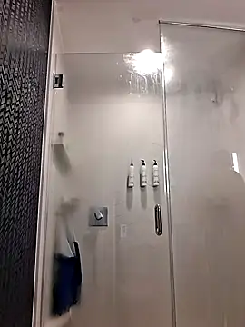 Snapshot of chainjulious chatting on December 16, 2025, 6:13 pm chainjulious online show from December 16, 2025, 6:13 pm