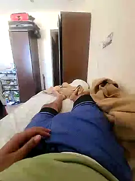 Snapshot of DesiRocco7 chatting on November 1, 2025, 8:05 am DesiRocco7 online show from November 1, 2025, 8:05 am