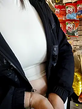 Mia Novikov online show from November 28, 2025, 6:32 pm