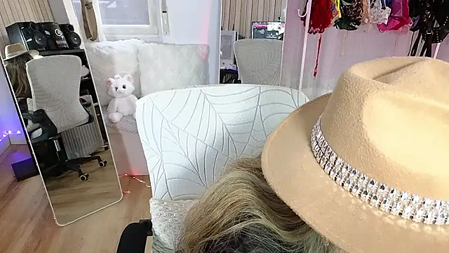 Tawny cox online show from February 21, 2026, 8:59 am