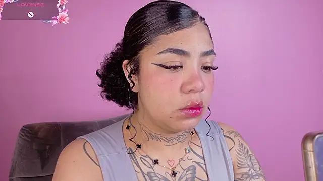 foxxy-lov3 online show from March 13, 2026, 12:12 pm