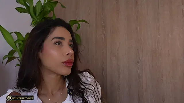 katie cruz online show from September 10, 2025, 11:10 am