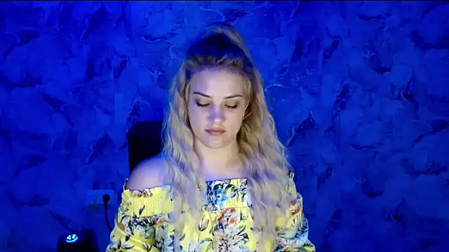 Snapshot of nika_gold1 chatting on June 15, 2026, 2:52 pm nika gold1 online show from June 15, 2026, 2:52 pm