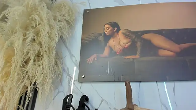 sofhiaa adaams online show from December 3, 2025, 9:13 pm