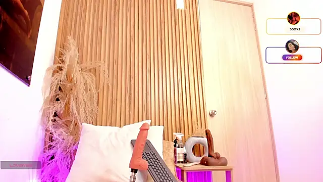 sofhiaa adaams online show from March 1, 2026, 4:42 pm