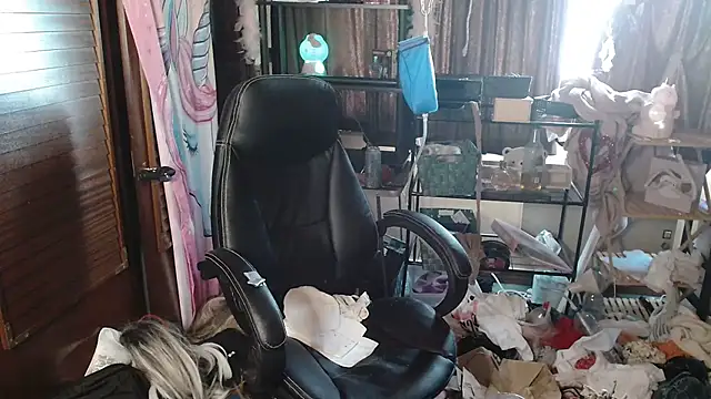 Ombeline1 online show from September 9, 2025, 4:17 pm