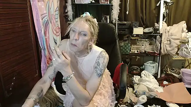 Ombeline1 online show from November 4, 2025, 2:54 am