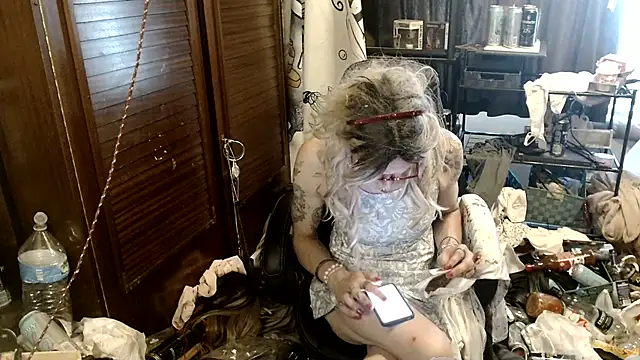 Snapshot of Ombeline1 chatting on July 11, 2026, 10:29 am Ombeline1 online show from July 11, 2026, 10:29 am