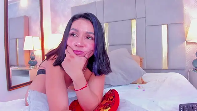 Camilaa Sanchez  online show from January 11, 2025, 3:52 pm