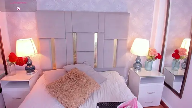 Camilaa Sanchez  online show from February 12, 2025, 12:12 pm