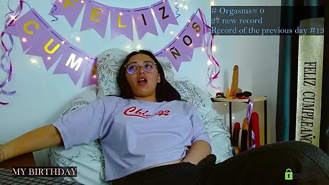 Hot Candy  online show from November 29, 2025, 11:08 pm