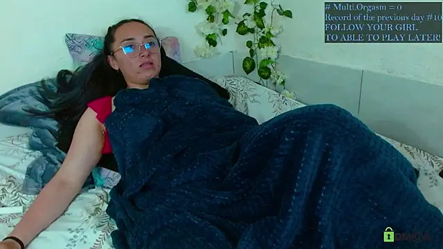 Hot Candy  online show from May 12, 2026, 3:03 am