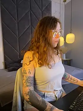 SophiePure online show from October 14, 2025, 8:53 pm