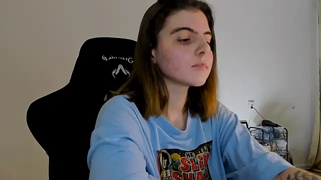 Snapshot of emmamurrr chatting on December 6, 2024, 6:06 pm emmamurrr online show from December 6, 2024, 6:06 pm