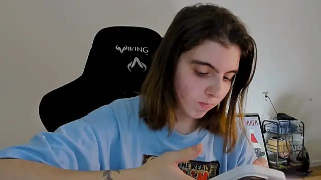 Snapshot of emmamurrr chatting on December 10, 2024, 7:43 pm emmamurrr online show from December 10, 2024, 7:43 pm