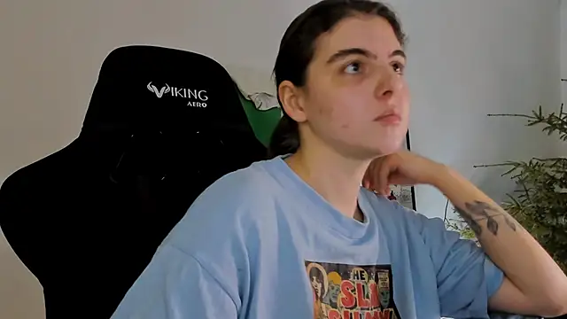 Snapshot of emmamurrr chatting on January 13, 2025, 7:21 pm emmamurrr online show from January 13, 2025, 7:21 pm