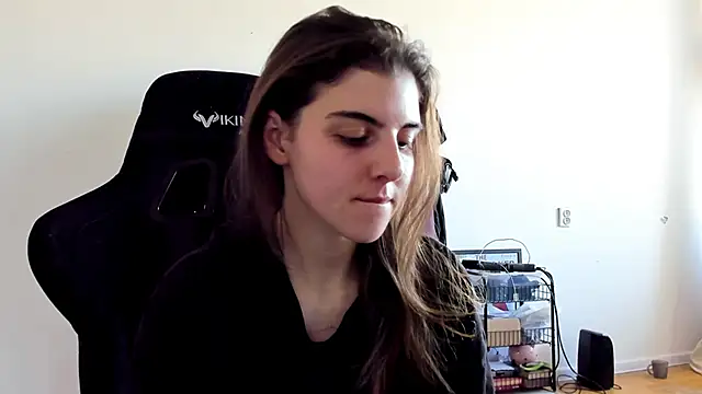 Snapshot of emmamurrr chatting on October 7, 2025, 11:29 am emmamurrr online show from October 7, 2025, 11:29 am