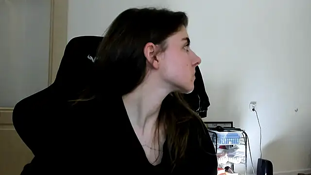 Snapshot of emmamurrr chatting on November 7, 2025, 2:06 pm emmamurrr online show from November 7, 2025, 2:06 pm