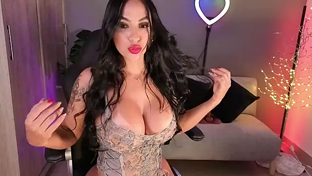 alina cruz online show from December 15, 2025, 11:09 pm