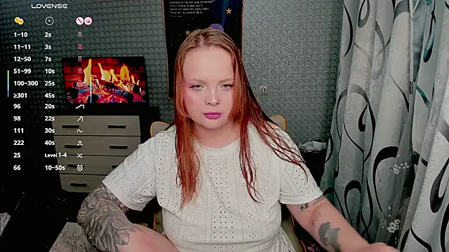 Snapshot of flower_sarah_ chatting on June 3, 2026, 10:37 pm flower sarah online show from June 3, 2026, 10:37 pm
