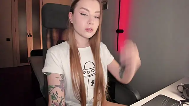 Snapshot of Midnight_Mi chatting on November 22, 2025, 4:22 am Midnight Mi online show from November 22, 2025, 4:22 am