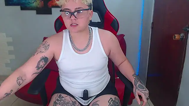 isabeautyx19 online show from January 8, 2025, 7:24 pm