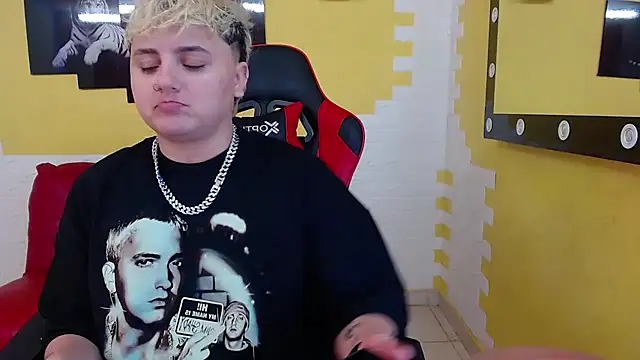 isabeautyx19 online show from January 11, 2025, 2:36 pm