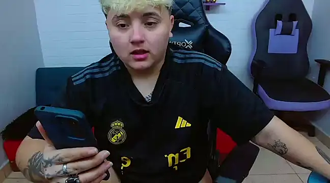 isabeautyx19 online show from January 12, 2025, 2:09 pm