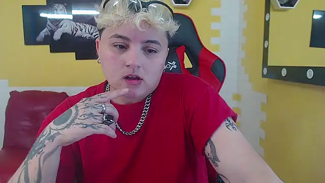 isabeautyx19 online show from January 13, 2025, 2:42 pm