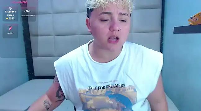 isabeautyx19 online show from January 14, 2025, 1:28 pm