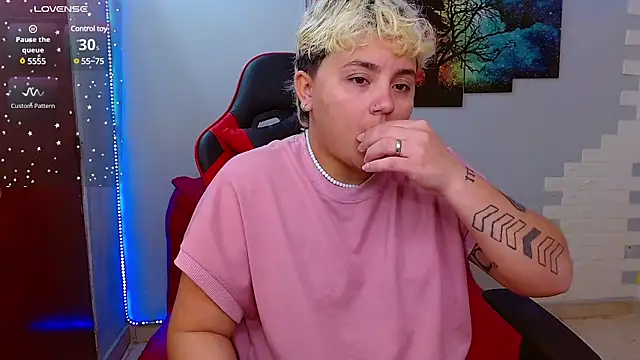 isabeautyx19 online show from February 6, 2025, 1:43 pm