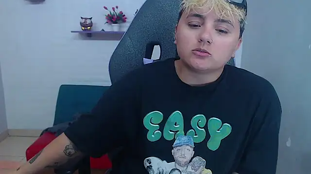 isabeautyx19 online show from February 8, 2025, 3:41 am