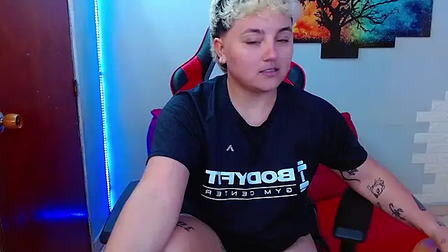 isabeautyx19 online show from February 10, 2025, 5:25 am