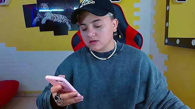 isabeautyx19 online show from March 9, 2025, 1:25 am