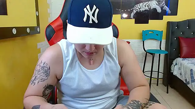 isabeautyx19 online show from September 14, 2025, 5:06 am