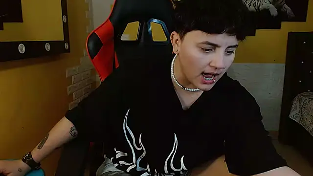 isabeautyx19 online show from November 20, 2025, 2:23 am