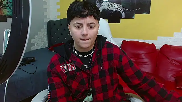 isabeautyx19 online show from April 13, 2026, 1:33 am