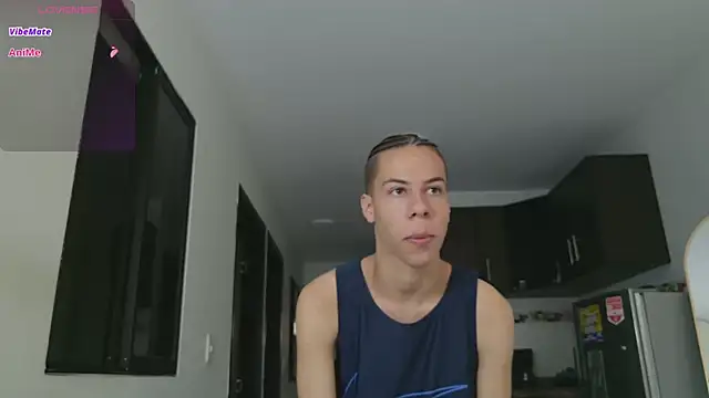 Snapshot of grey___27 chatting on February 13, 2026, 11:28 am grey 27 online show from February 13, 2026, 11:28 am